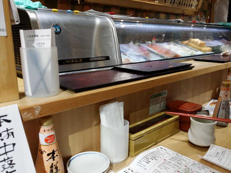 西新宿国際通り　立ち寿司横丁　カウンター